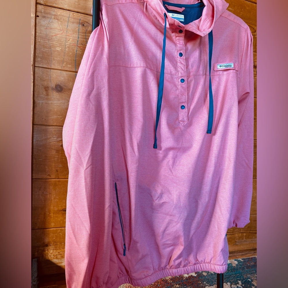 Columbia pfg light weight breathable wind breaker